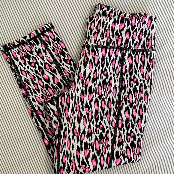 Betsey Johnson Cropped Hot Pink Leopard‎ Leggings, size XS - Picture 3 of 5
